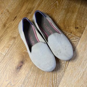 Slightly worn. Machine washable. Size 7